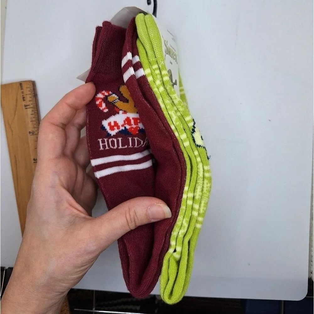 Shrek and Gingi crew holiday socks nwt 2 pair